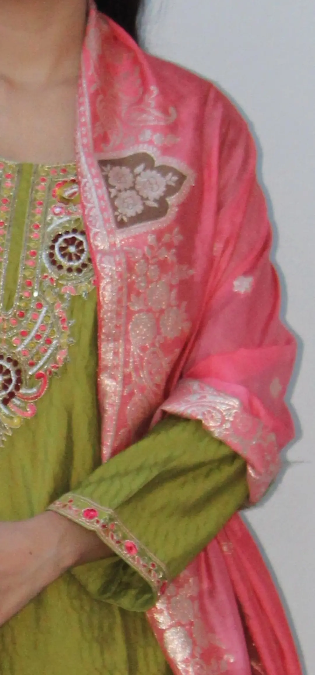 /storage/photos/1/Products/Suit/mehendi green stylish (8).webp